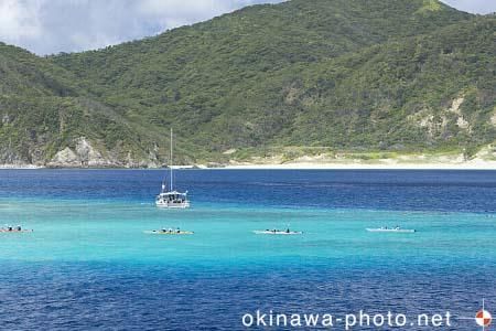 安慶名敷島前の海
