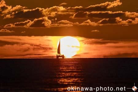 夕日が沈む風景