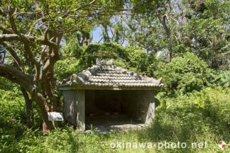 供のかねノロ殿内（火の神の祠）