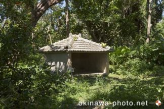 今帰仁ノロ殿内（火の神の祠）