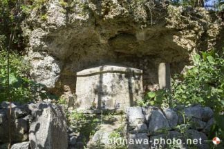 今泊の津屋口墓